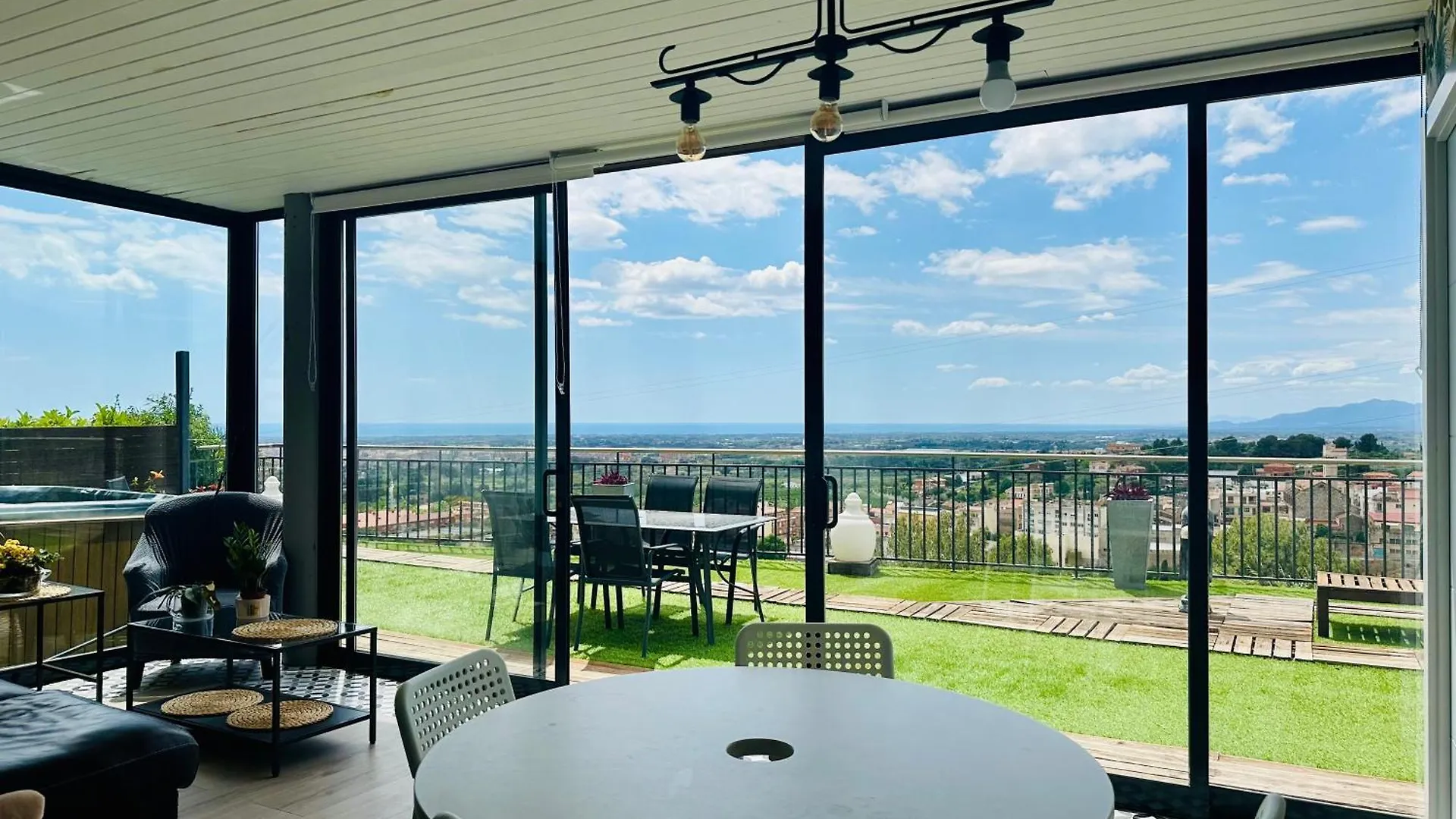 Home Mirador Castellvell