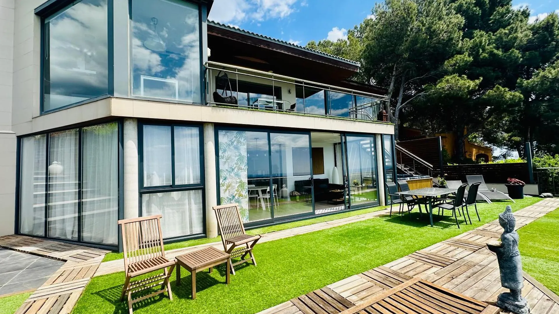 Home Mirador Castellvell 0*,